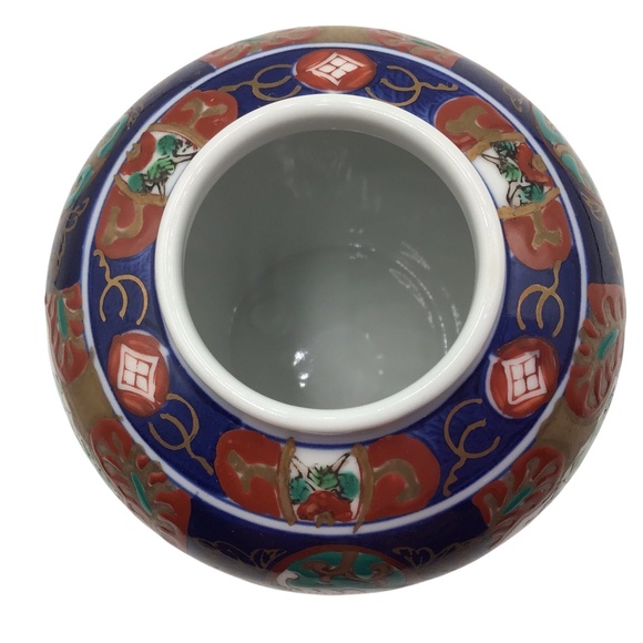 Small Vintage Imari Vase: Hand-Painted Japanese Porcelain, Floral Design - Picture 8 of 15